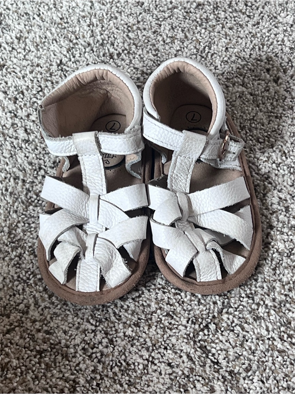 Little love bug size 7 White Kids Leather closed toe Sandals barefoot sole